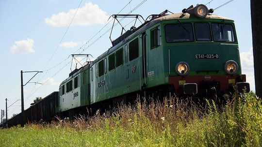 Bogdanka: Auto dachowało na torach, wstrzymany ruch pociągów