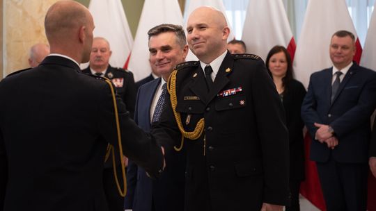 Bohatersko ratowali życie innych ludzi. Awanse i odznaczenia dla lubelskich strażaków