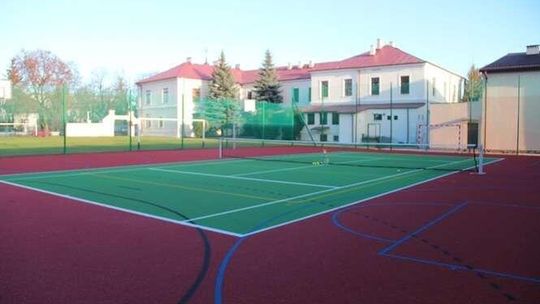 Boisko przy I LO w Białej Podlaskiej. Będzie można pograć także w tenisa