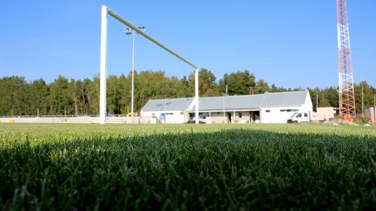Boisko w Gołębiu się zieleni, ale pracy jeszcze sporo [zdjęcia]