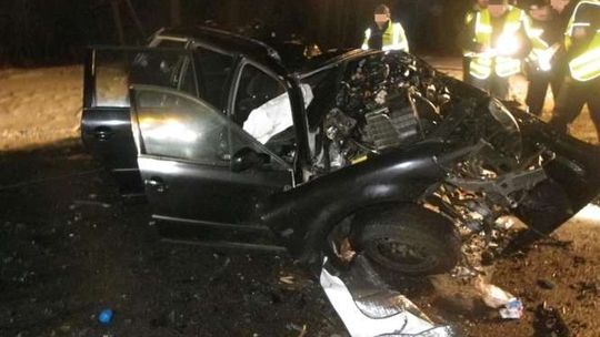 Bojanówka: Samochód uderzył w drzewo. Zginął kierowca