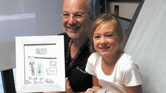 Bolesna walka Oliwii z Lublina trwa. Szansą kosztowna operacja w USA u znanego ortopedy