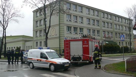 Bomba podczas próbnej matury w liceum w Ostrowcu