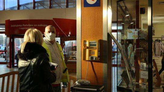 Bomba w Realu? Policjanci sprawdzili sklep (zdjęcia, wideo)