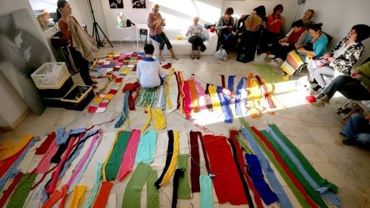 Bombardowanie włóczką, czyli urban knitting w Lublinie