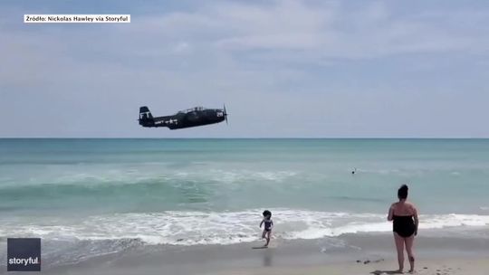 Bombowiec z czasów II wojny światowej wylądował awaryjnie przy zatłoczonej plaży