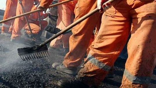 Borzechów: Zrzucili się na asfalt