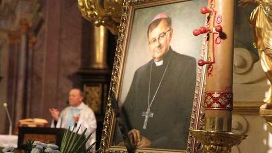 Bp Cisło: Zamiast wieńców dla abp Życińskiego, wesprzyjcie młodzież