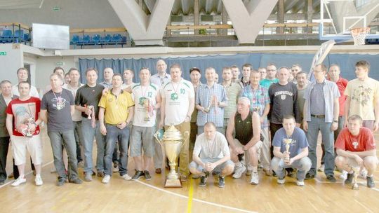 Bracia Mrozik odebrali puchar rozgrywek pod koszami Dziennika Wschodniego