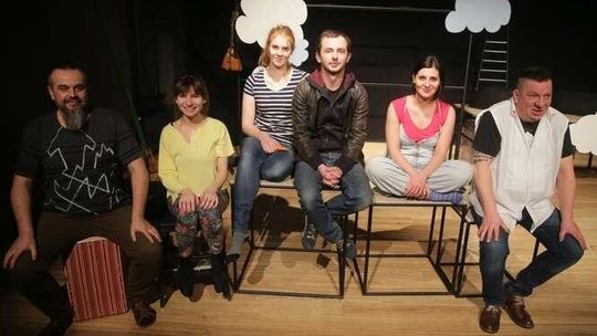 Brak sensu, Aniołek, Żyrafa i Stołek. Premiera spektaklu w Centrum Kultury