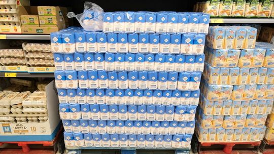 Brakuje cukru w sklepach. Biedronka wprowadza limity