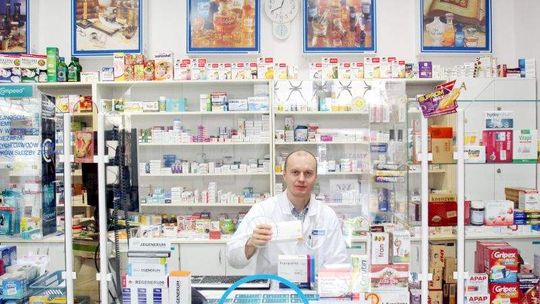 Brakuje leków w aptekach. Zamiast do pacjentów trafiają za granicę