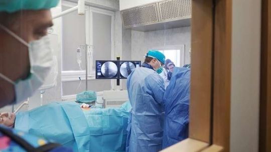 Brakuje specjalistów w szpitalach. Powód? Mało etatów i niskie stawki