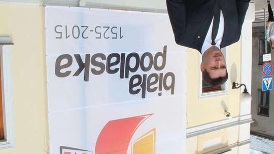 Brama, wieża, perebor. Wielkie logo na UM Biała Podlaska