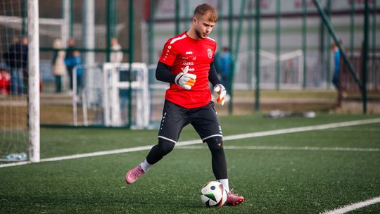 Bramkarz znowu obronił karnego, Świdniczanka przegrała ze Starem Starachowice