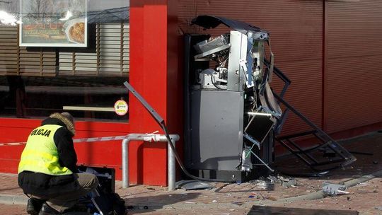 Brawurowy napad, eksplozja bankomatu. Łup? 300 złotych  