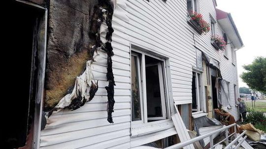 Bronowice: Groził, że wysadzi budynek. Potem wybuchł pożar