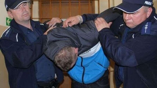 Brutalne zabójstwo 17-latka? Znaleźli zwłoki przysypane ziemią, zatrzymali jego kolegę