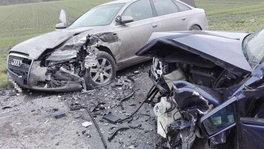 Brutalny napad na drodze. Celowo spowodowali wypadek, okradli właścicieli kantoru [zdjęcia]