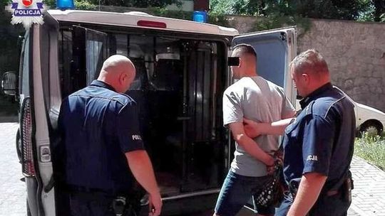 Brutalny napad na policjanta. Dwie osoby aresztowane (zdjęcia)