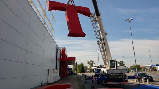 Brytyjska sieć Tesco całkowicie znika z Polski. Kolejne sklepy sprzedane