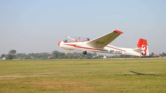 Brzozowa: Uczniowie szkoły kończą kurs szybowcowy