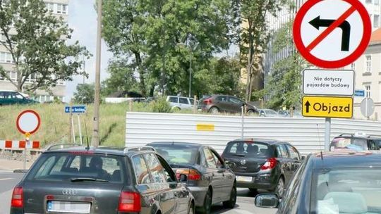 Budowa biurowca przy ul. Wieniawskiej. Prace ruszą, gdy kupią kręgielnię