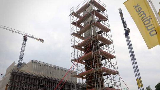 Budowa CSK. Nad placem będą górować dwa betonowe pylony (zdjęcia)
