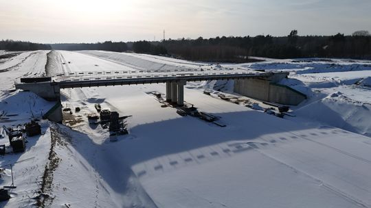 Budowa drogi Lublin-Lubartów w zimowej scenerii