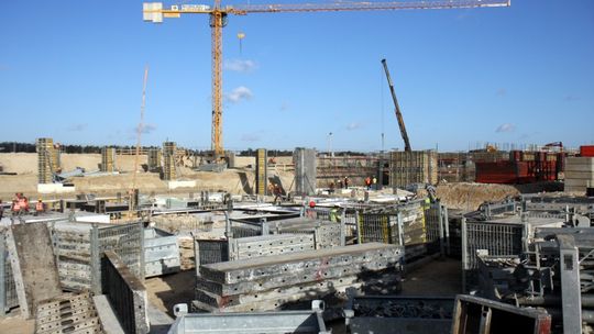 Budowa lotniska w Świdniku: Staną ściany w terminalu