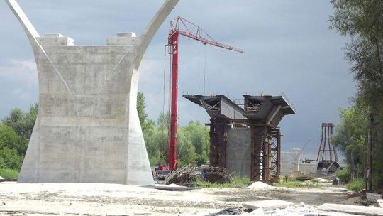 Budowa mostu w Kamieniu: Do końca roku ma być gotowy