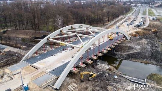 Budowa nowego mostu na Bystrzycy w Lublinie. Coraz bliżej końca prac. Zdjęcia z drona