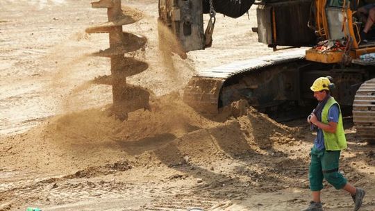 Budowa S17: Hiszpanie zwiększają tempo (zdjęcia)