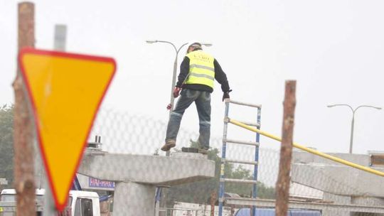 Budowa S17: Kopią, betonują i szukają \"pamiątek” po II wojnie