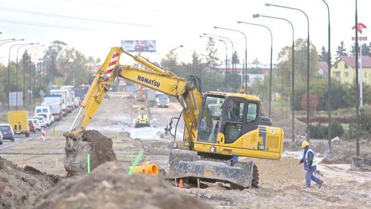 Budowa S17: Podziemne instalacje i rury widma