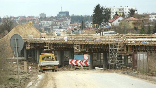 Budowa ul. Poligonowej. Wkrótce pojedziemy przez nowy wiadukt