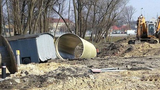 Budowa wiaduktu nad ul. Dworcową. Ruszyły testy obciążeniowe