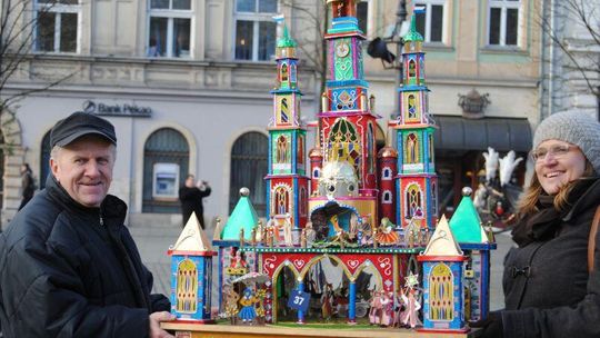 Budował szopkę przez rok. Trafiła na wystawę w Krakowie