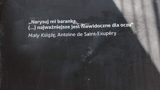 Budują Podwórko Małego Księcia