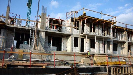 Budujemy i kupujemy mniej mieszkań w woj. lubelskim. Kryzys w branży jeszcze nie minął
