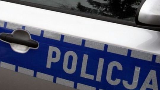 Budy: Ciężarówka w rowie