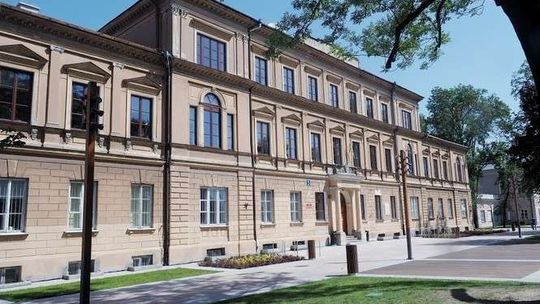 Budynek przy pl. Litewskim na sprzedaż. Uczelnia tym razem ceny nie podaje