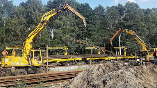Budynek stacji był drewniany i się zawalił. Ale już wkrótce dojedzie tu wąskotorówka