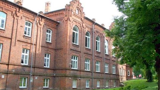 Budżet powiatu puławskiego. Pieniądze na drogi i remont starostwa