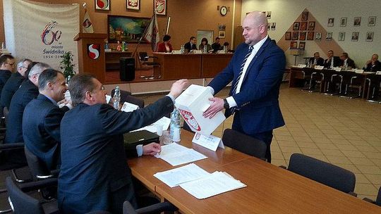 Budżet powiatu świdnickiego przyjęty. Jest nowy członek zarządu