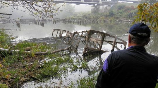 Bug odsłania sekrety. Niemiecki wagon odnaleziony w rzece