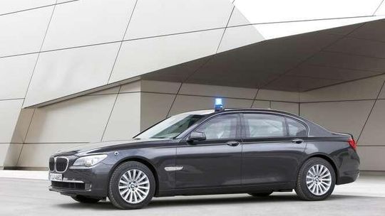 Bunkry na czterech kołach. Jak jest wyposażona prezydencka limuzyna?