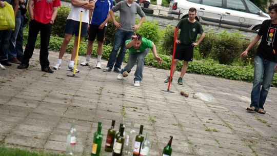 Burak bowling, slalom z paszą i opony od traktora na Feliniadzie (zdjęcia)