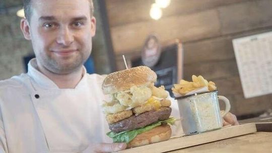 Burger czy stek? Podpowiadamy jak je przygotować (przepisy)