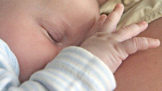 Burmistrz da więcej na becikowe. Obniżył sobie pensję